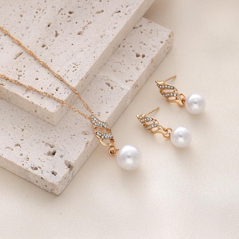 Pearl Pendant Necklace And Earrings Set