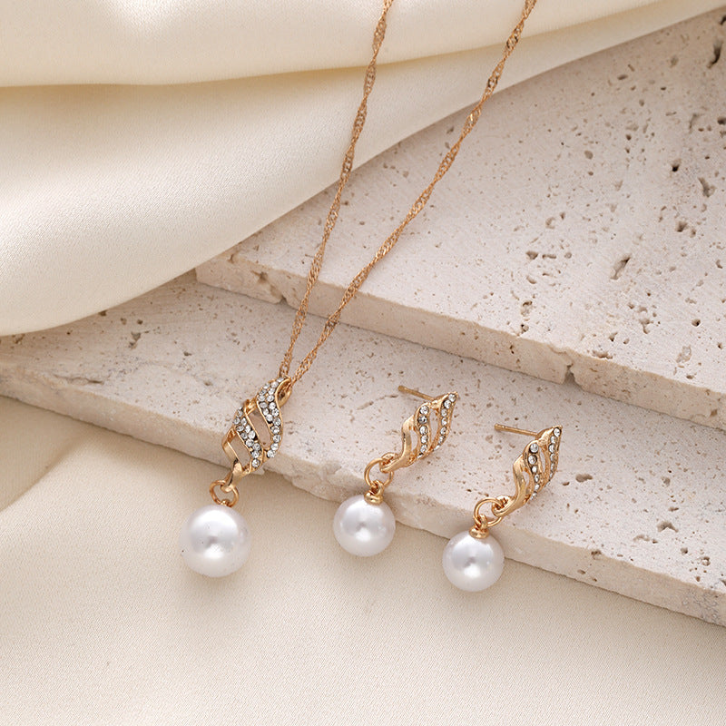 Pearl Pendant Necklace And Earrings Set