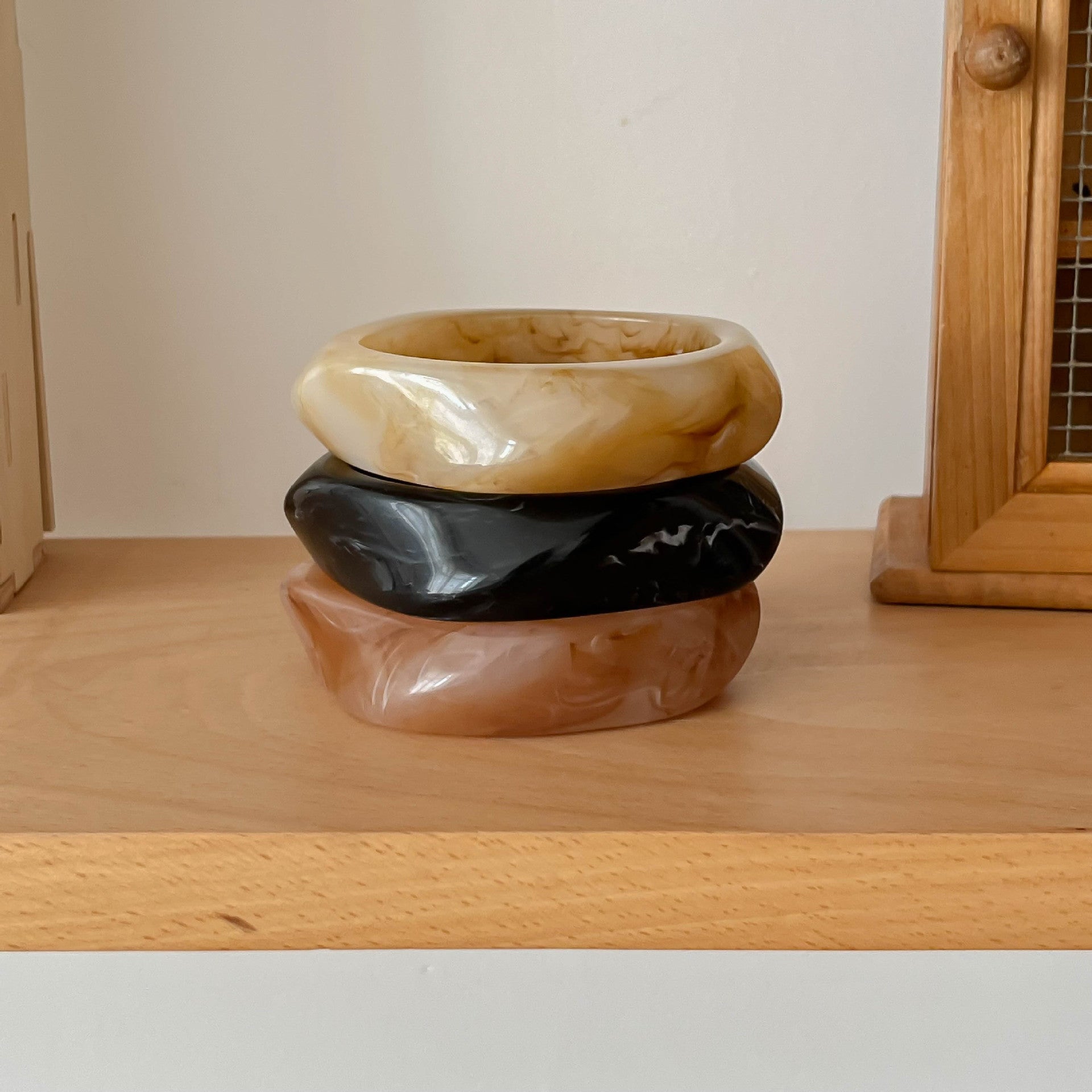 European And American Geometric Blooming Resin Curved Bracelet