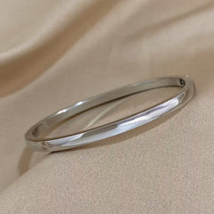 Simple Glossy Curved Solid Oval Bracelet