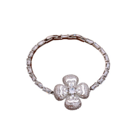 Four-petal Flower Clavicle Chain Fashion Special-interest Jewelry Suit Women