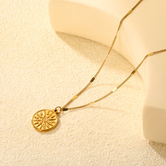 Niche Design Personality Sun Round Cake Pendant 18K Gold Necklace