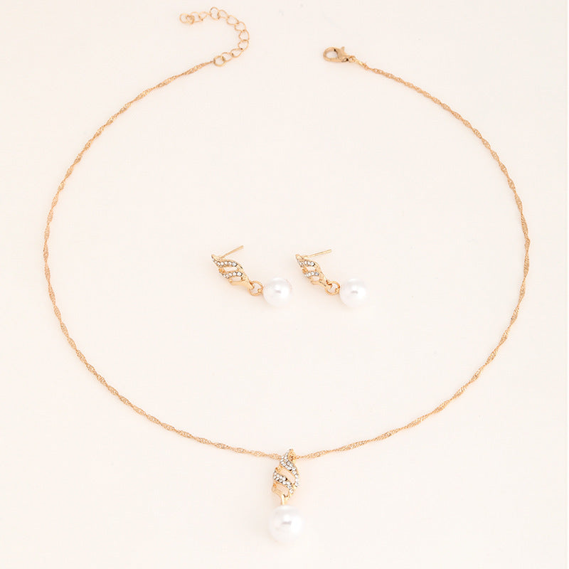 Pearl Pendant Necklace And Earrings Set